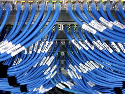 Amazon, Google và Facebook sẽ kết thúc kỷ nguyên của các nhà mạng viễn thông như thế nào?