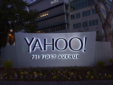 Nhìn lại năm 2016 đáng quên của Yahoo