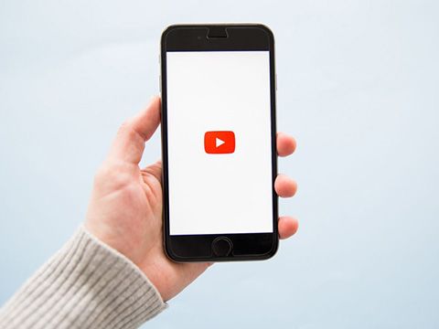 Tuyên chiến Facebook Live, YouTube cho phép livestream từ điện thoại