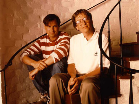 Loạt ảnh về mối quan hệ bạn-thù kỳ lạ của Steve Jobs và Bill Gates