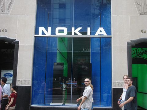 Nokia còn đủ sức quay lại thị trường di động?