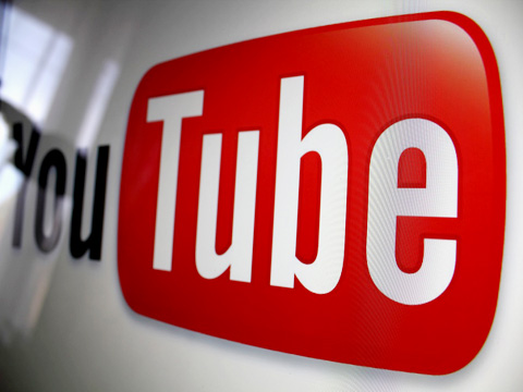 Anh yêu cầu Google giải trình việc quảng cáo hiện trong video cực đoan