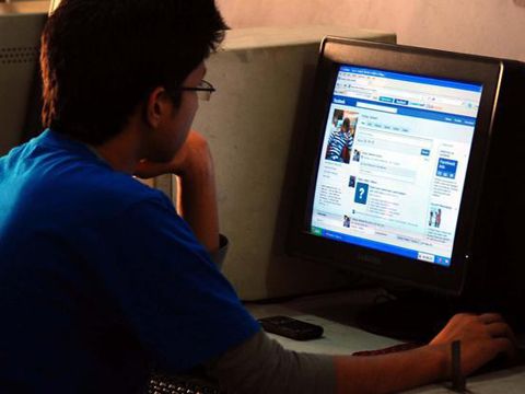 “Like” và “view” đang hủy hoại cả Internet?