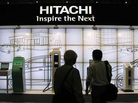 Bí quyết nào giúp Hitachi vững mạnh trong lúc các công ty Nhật gặp khó khăn?