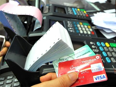 Người Việt ngày càng ít mang tiền mặt