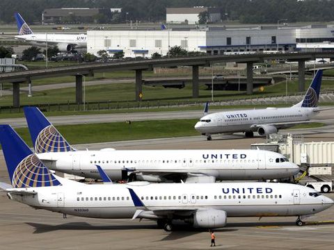 Khủng hoảng ở United Airlines và sức mạnh của người tiêu dùng châu Á