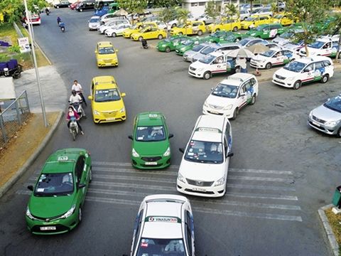 Thị trường taxi: Không còn là cạnh tranh giữa các doanh nghiệp