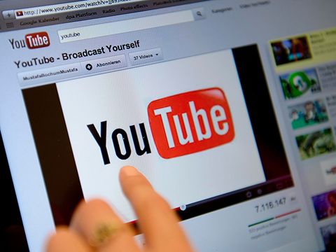 Có lẽ YouTube chưa bao giờ khó khăn như lúc này
