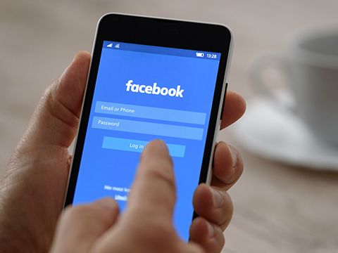 Facebook và smartphone “đào sâu” khoảng cách thế hệ giữa 8X và 9X