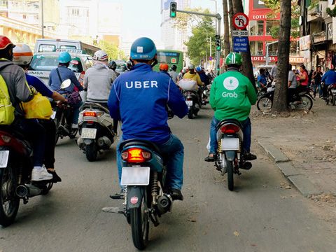 Sau 3 năm xuất hiện, Uber và Grab đã thay đổi thói quen di chuyển bằng xe ôm của người Việt như thế nào?