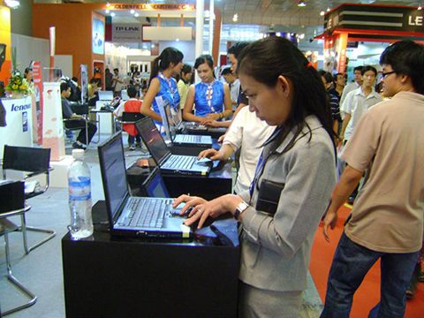 Thị trường laptop vào mùa thấp điểm