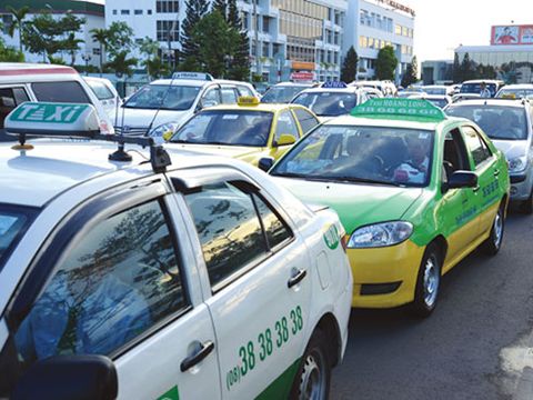 “Đại chiến” taxi: Hai bộ Tài chính - Công Thương lên tiếng