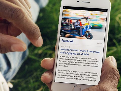 Mark Zuckerberg đưa tính năng trả tiền xem báo lên Facebook