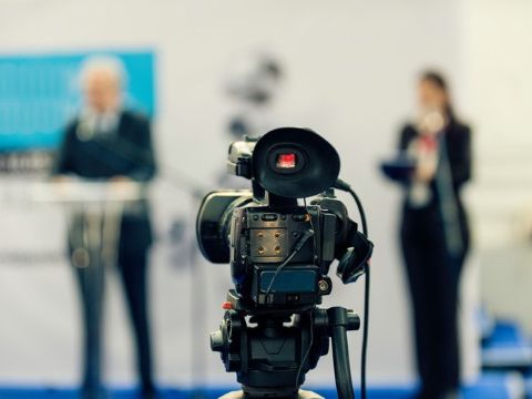 Vì sao ngành truyền thông đua nhau sản xuất video?