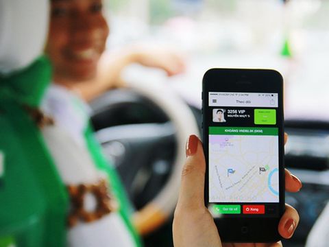 Cạnh tranh với Uber và Grab, ứng dụng của 7 hãng taxi Việt Nam không nâng giá vào giờ cao điểm