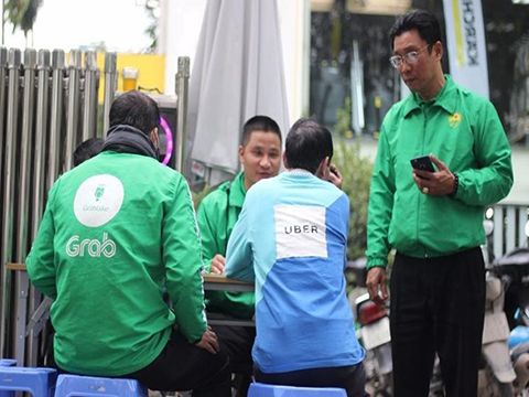 Không đấu được bằng tiền, cửa nào cho Mai Linh Bike “đánh” với Uber, Grab?