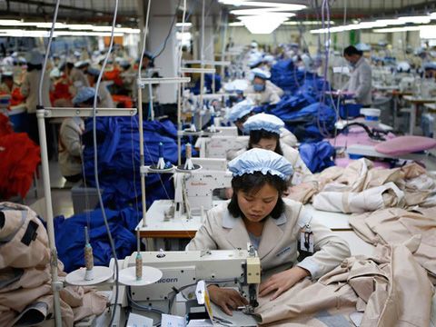 PMI Việt Nam tháng 11 giảm nhẹ nhưng các nhà sản xuất vẫn rất lạc quan