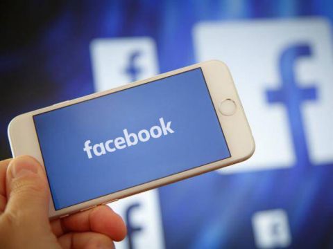 Cơ quan truyền thông EU buộc Facebook và Google trả tiền bản quyền