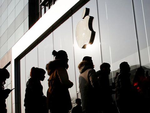 Đạt doanh thu kỷ lục, Apple vẫn lo sốt vó