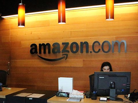 Amazon lần đầu có giá hơn Microsoft
