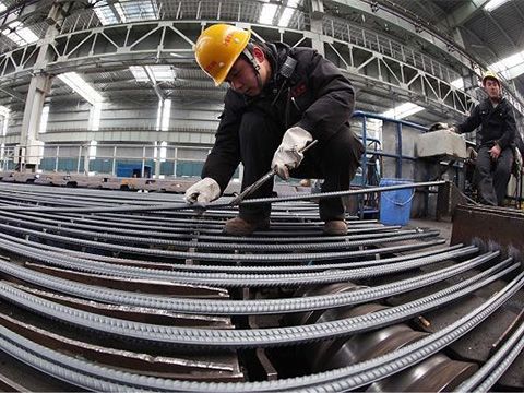 PMI tháng 2 cải thiện mạnh mẽ, sản lượng tăng trưởng cao nhất trong 10 tháng