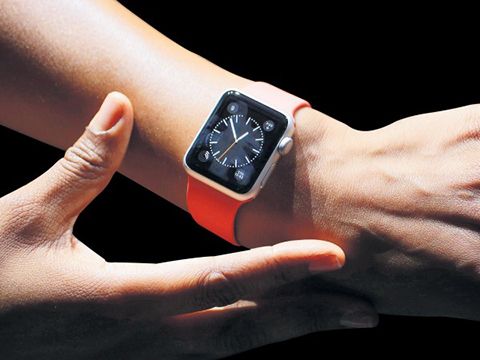 Người tiêu dùng bắt đầu mua smartwatch nhiều hơn