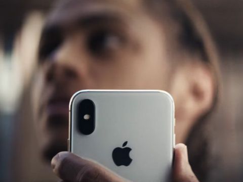 Apple tung ra quảng cáo iPhone X với chức năng thanh toán trên di động