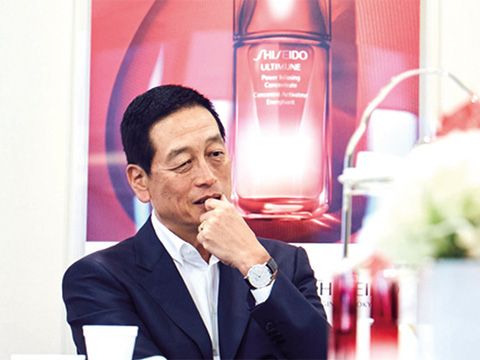 Vì sao CEO Shiseido phải lo lắng khi doanh số tại các cửa hàng vật lý quá cao?
