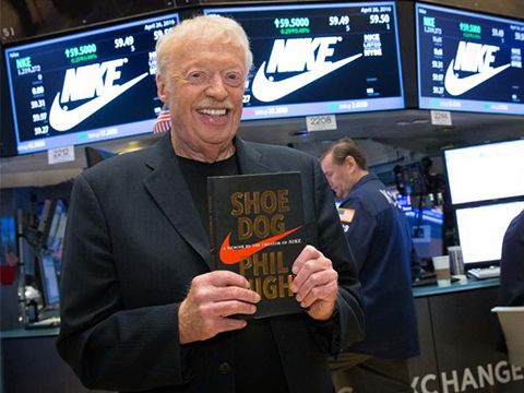 Gã nghiện giày Phil Knight