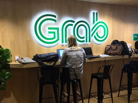 Grab tứ bề thọ địch