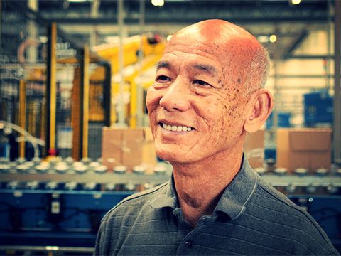 Cách vua tương ớt gốc Việt bán Sriracha cho toàn nước Mỹ