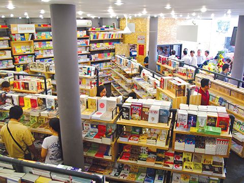 Số phận trái ngược của hai nhà sách lớn nhất Việt Nam