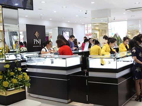 PNJ lãi ròng quý II đạt 180 tỉ đồng, tăng trưởng 40%