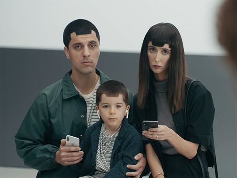 Samsung tiếp tục dìm hàng Apple trong loạt video mới