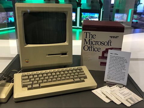 Vì sao máy tính Apple đặt trang trọng ở Microsoft?