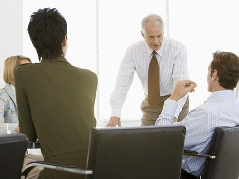 Các CEO sử dụng thời gian của mình như thế nào? Phần 3: “Bể cá” phòng họp