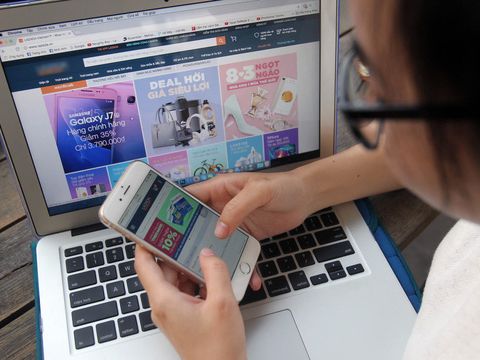 Giá đỡ nào cho “chợ online” Việt