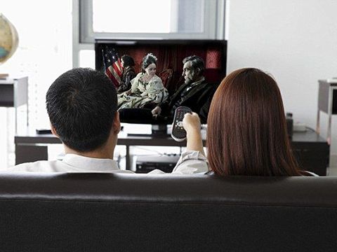 Người Việt online 7 giờ, xem tivi 1,5 giờ mỗi ngày nhưng 80% quảng cáo vẫn đổ vào tivi
