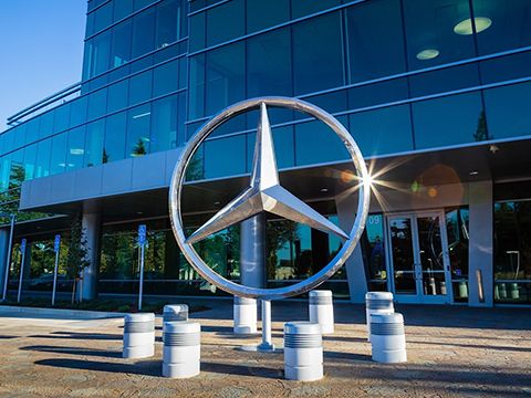 Omnicom giành được hợp đồng truyền thông toàn cầu trị giá 950 triệu USD với Mercedes-Benz
