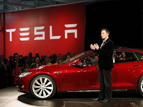 Tỉ phú Elon Musk công bố ý định thách thức trực tiếp Uber, Lyft