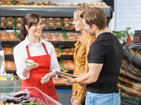Cải thiện trải nghiệm khách hàng: Cần con người hay chú trọng công nghệ