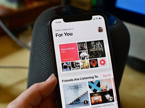 Apple bất ngờ hợp tác với Amazon