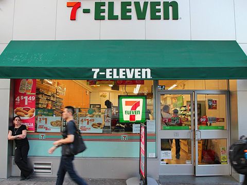 7-Eleven bước vào cuộc đua cửa hàng không nhân viên
