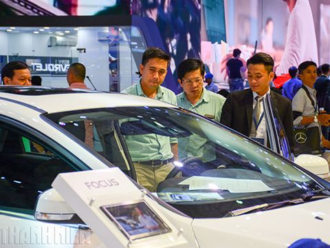 Tháng cuối năm, ô tô nhìn nhau giảm giá