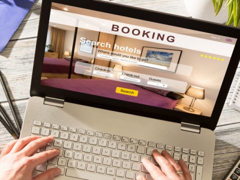 Airbnb, Agoda, Booking dần lấy thị phần khách sạn bình dân