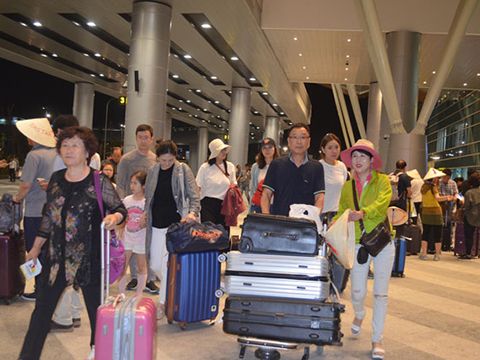 Người Hàn tấp nập sang Việt Nam du lịch