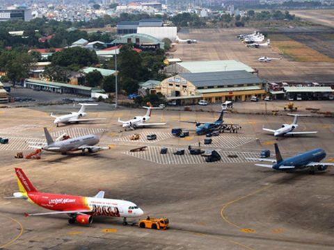 Hàng không Việt Nam: Áp lực hai chiều