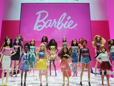 Ở tuổi 60, búp bê Barbie vẫn khuấy đảo thế giới