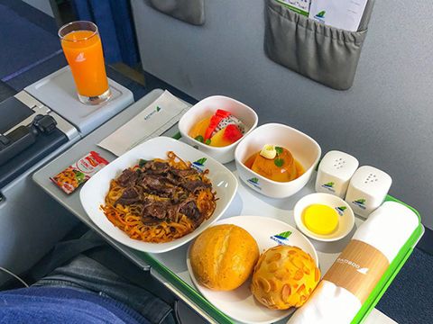 Sôi động thị trường suất ăn hàng không