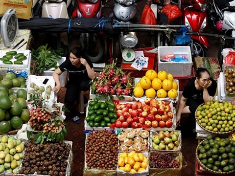 Nikkei: Hộ kinh doanh nhỏ ở Việt Nam cạnh tranh với siêu thị bằng mạng xã hội